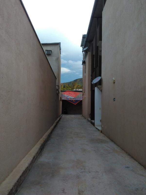 Casa à venda com 3 quartos, 96m² - Foto 2